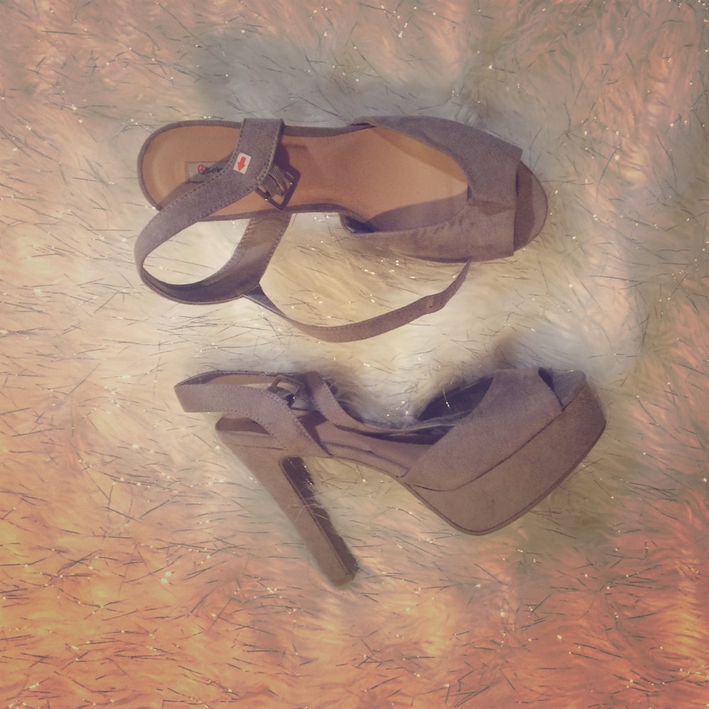 Khaki pump